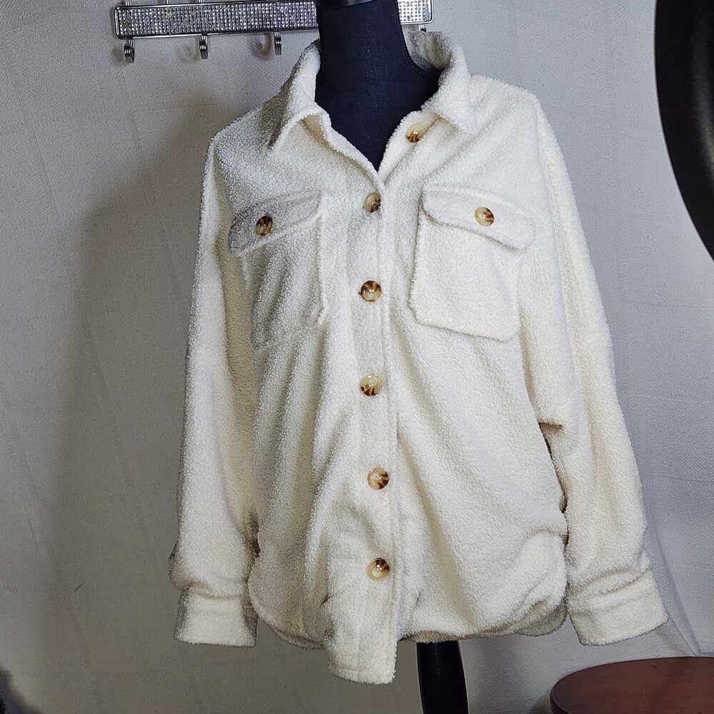 Listicle Cream Double Chest Pocket Fully Lined Sherpa Button Detail Shacket Sz M